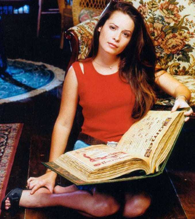 Holly Marie Combs Nude Pictures Flaunt Her Diva Like Looks The Viraler