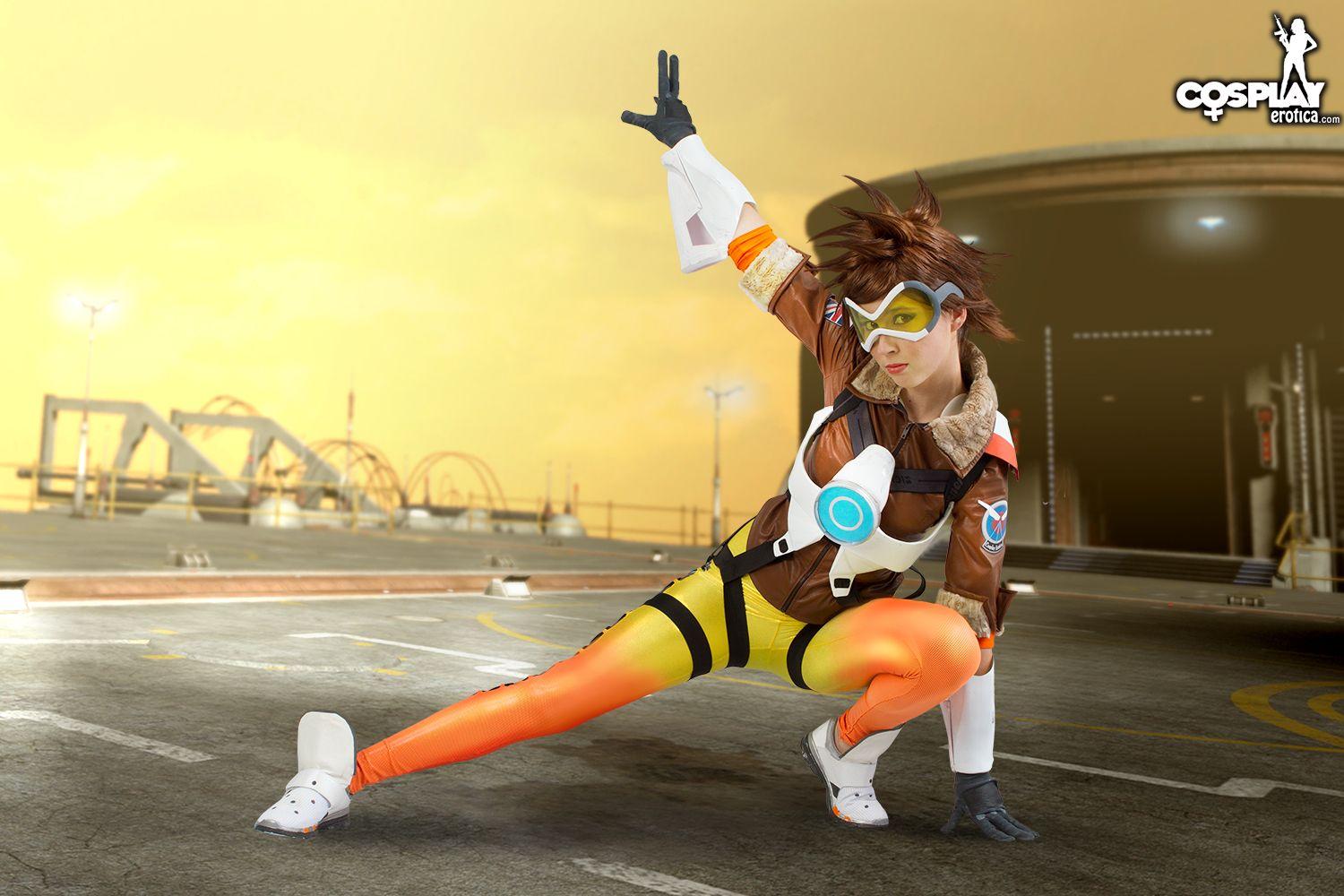 47 Hot And Sexy Tracer Cosplays Will Prove She Is Sexiest Video Game Character | Best Of Comic Books