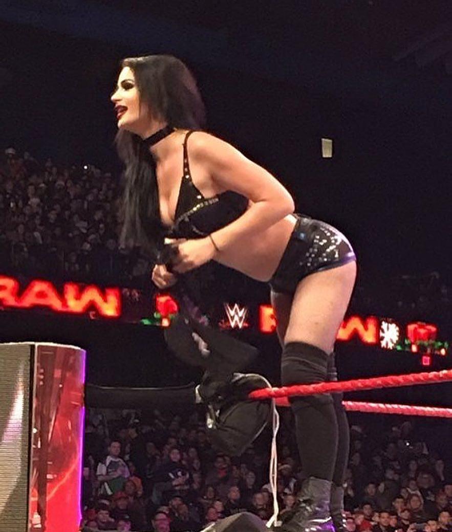 48 Hottest Paige Big Butt Pictures Prove She Has Sexiest Booty In WWE | Best Of Comic Books