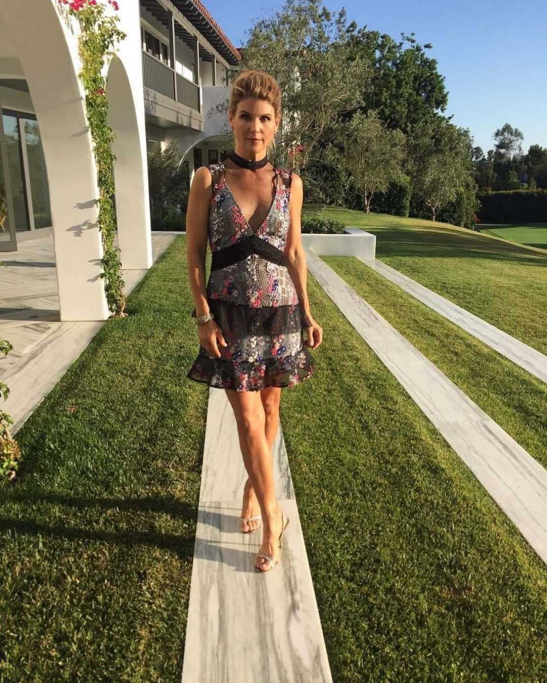 48 Lori Loughlin Nude Pictures Flaunt Her Immaculate Figure | Best Of Comic Books