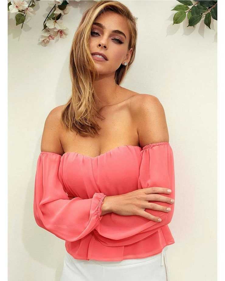 48 Nude Pictures Of Elizabeth Turner That Are Basically Flawless | Best Of Comic Books