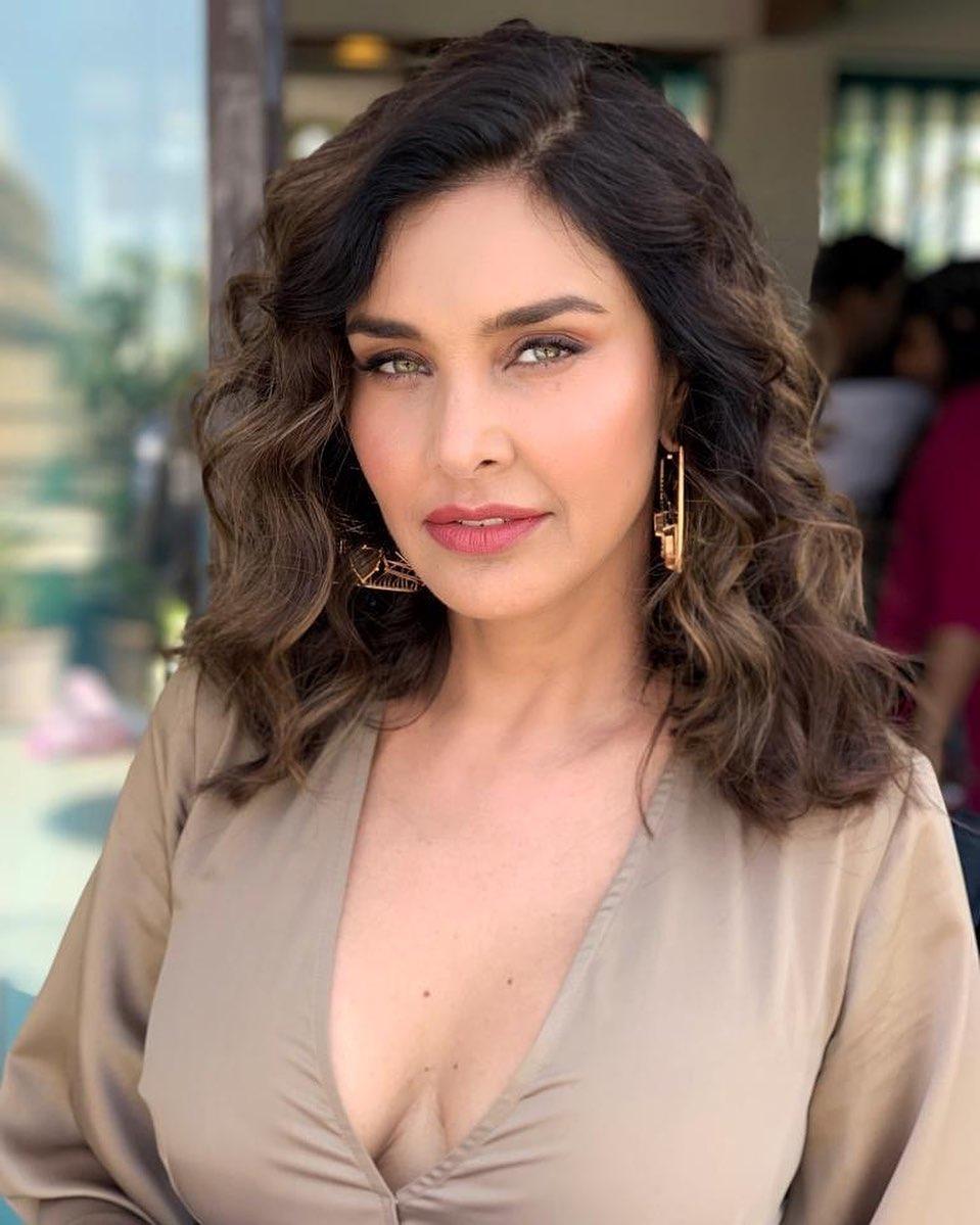 48 Sexy Lisa Ray Boobs Pictures Exhibit That She Is As Hot As Anybody May Envision | Best Of Comic Books