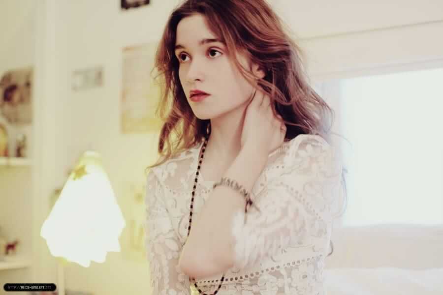 49 Alice Englert Hot Pictures Will Drive You Nuts For Her | Best Of Comic Books