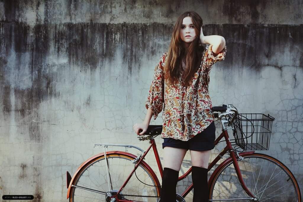 49 Alice Englert Hot Pictures Will Drive You Nuts For Her | Best Of Comic Books