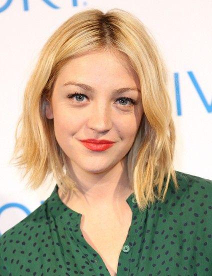 49 Hot Pictures Of Abby Elliott Which Expose Her Curvy Body The Viraler