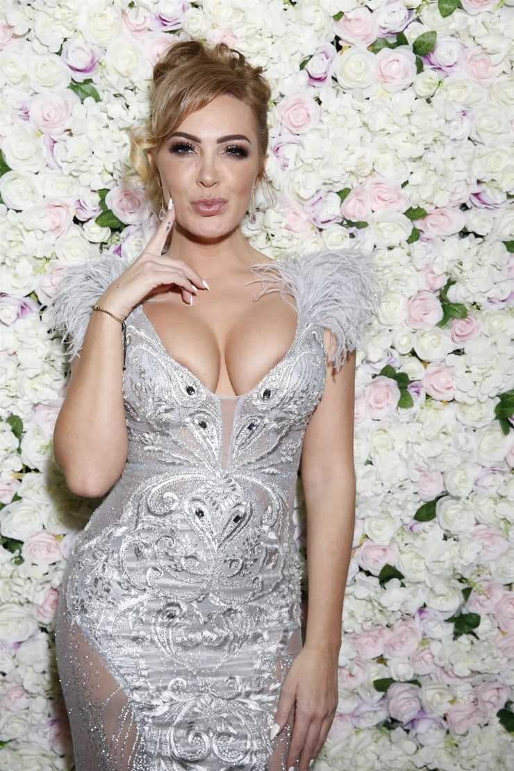 49 Hot Pictures of Aisleyne Horgan-Wallace Will Rock Your World With Beauty And Sexiness | Best Of Comic Books