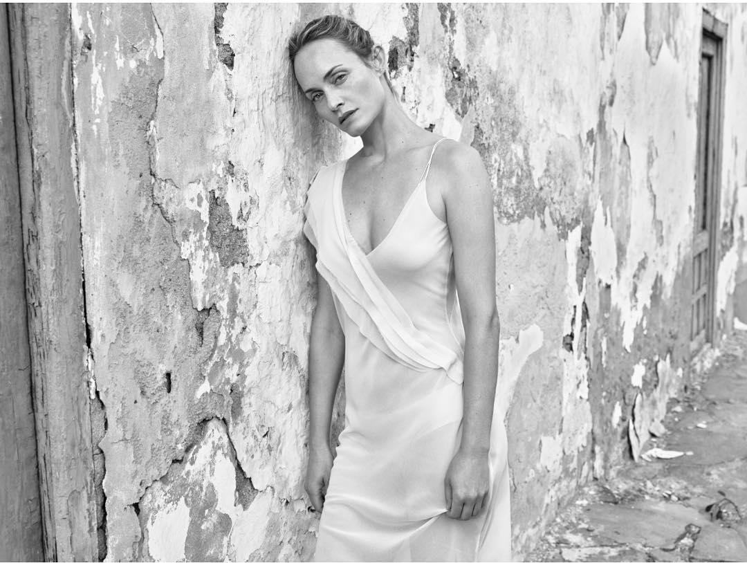 49 Hot Pictures Of Amber Valletta Which Will Get You Addicted To Her Sexy Body | Best Of Comic Books