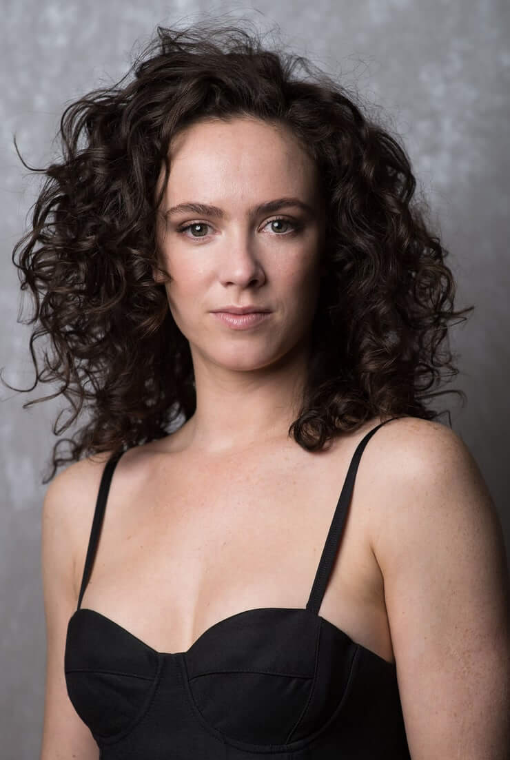 49 Hot Pictures Of Amy Manson Will Make You Go Mad For Her | Best Of Comic Books
