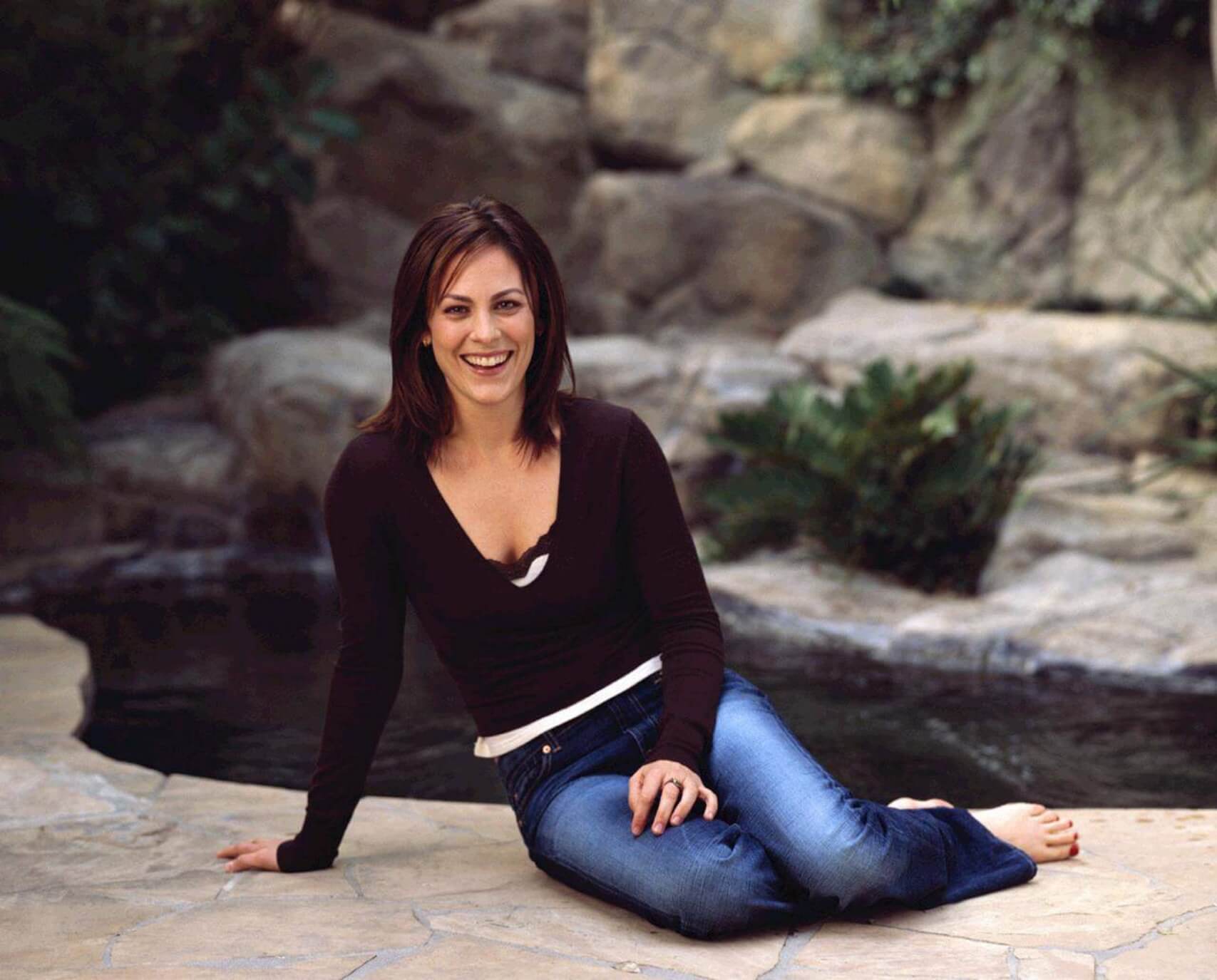 49 Hot Pictures Of Annabeth Gish Show Off Amazing Sexy Ass And Hour Glass Sexy Body | Best Of Comic Books