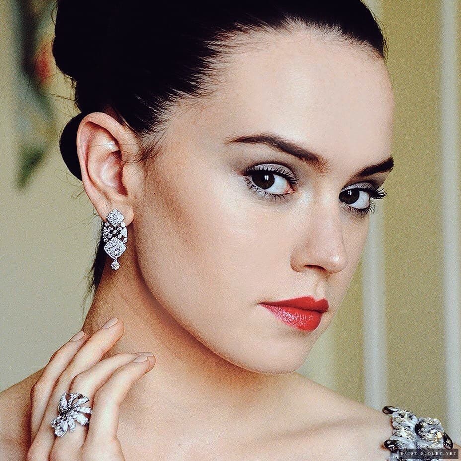49 Hot Pictures Of Daisy Ridley Prove That She Is the Sexiest Star Wars Babe | Best Of Comic Books