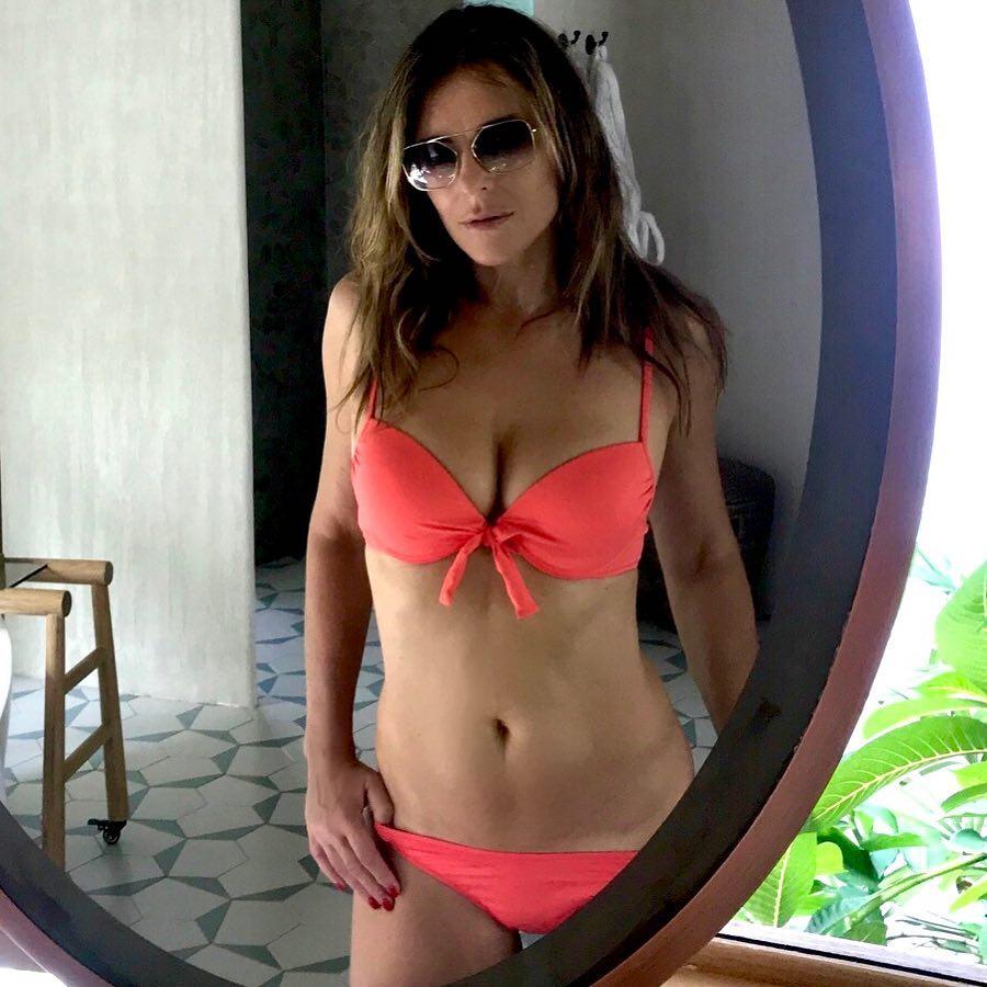 49 Hot Pictures Of Elizabeth Hurley Which Will Make You Want To Play With Her | Best Of Comic Books