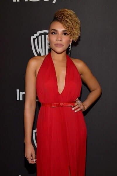 49 Hot Pictures Of Emmy Raver-Lampman Which Are Simply Astounding | Best Of Comic Books