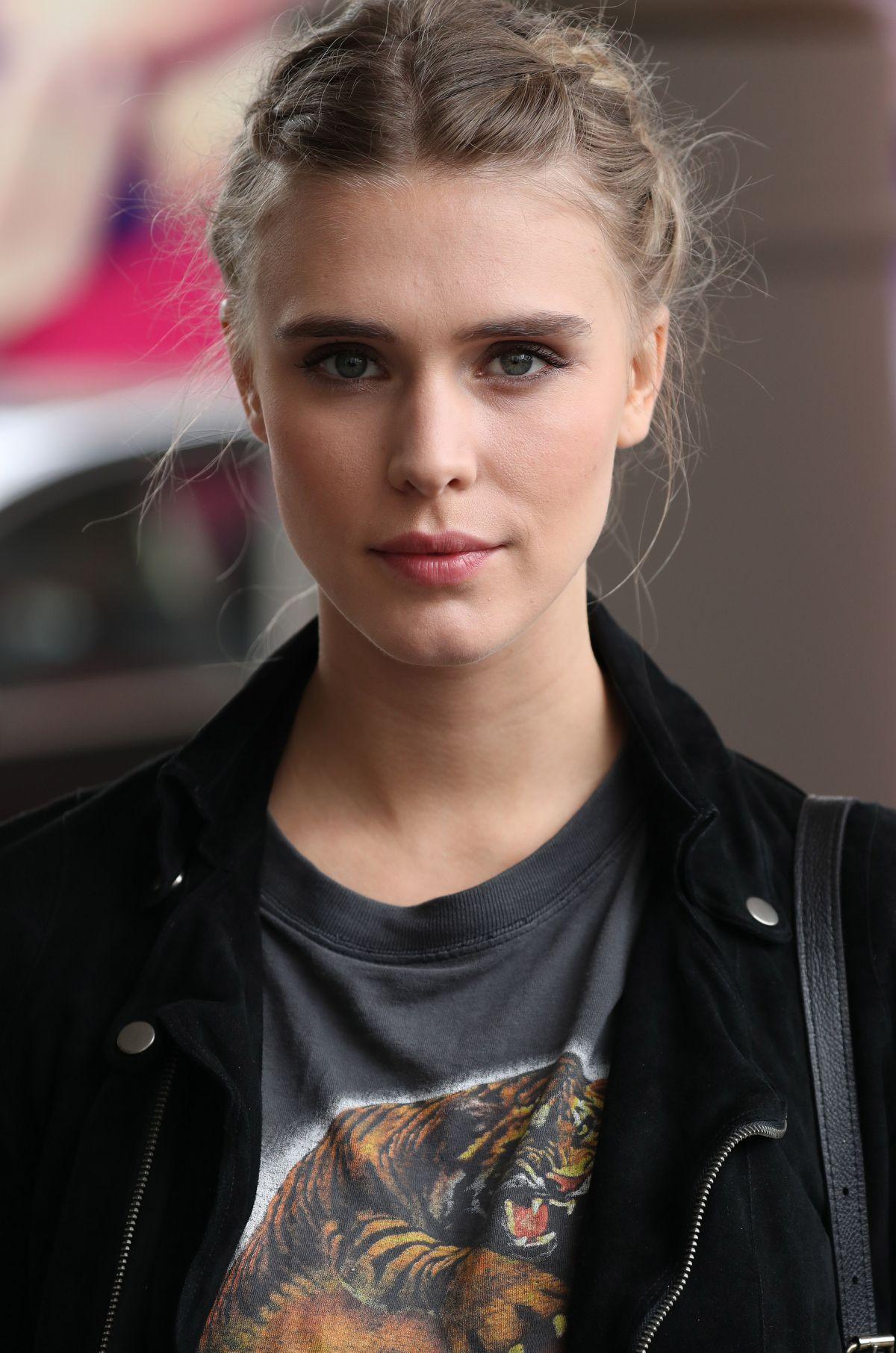 49 Hot Pictures Of Gaia Weiss Will Leave You Gasping For Her | Best Of Comic Books