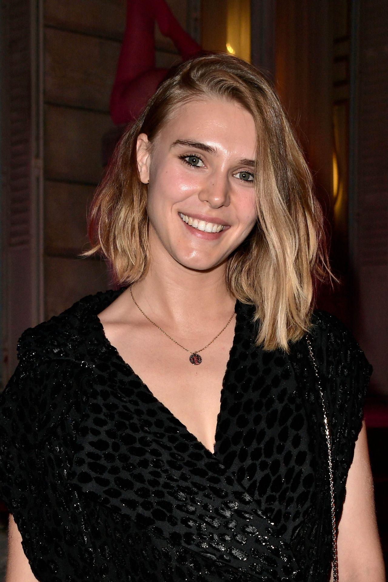 49 Hot Pictures Of Gaia Weiss Will Leave You Gasping For Her | Best Of Comic Books