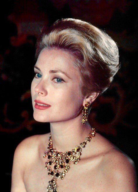 49 Hot Pictures Of Grace Kelly Which Will Make You Fall In Love With Her | Best Of Comic Books