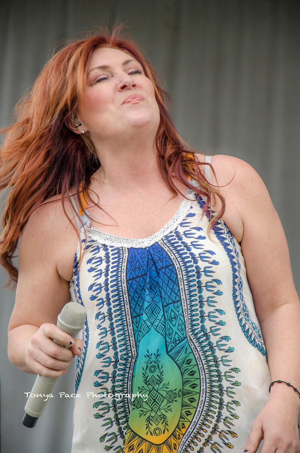 49 Hot Pictures Of Jo Dee Messina Which Will Make You Fall For Her | Best Of Comic Books