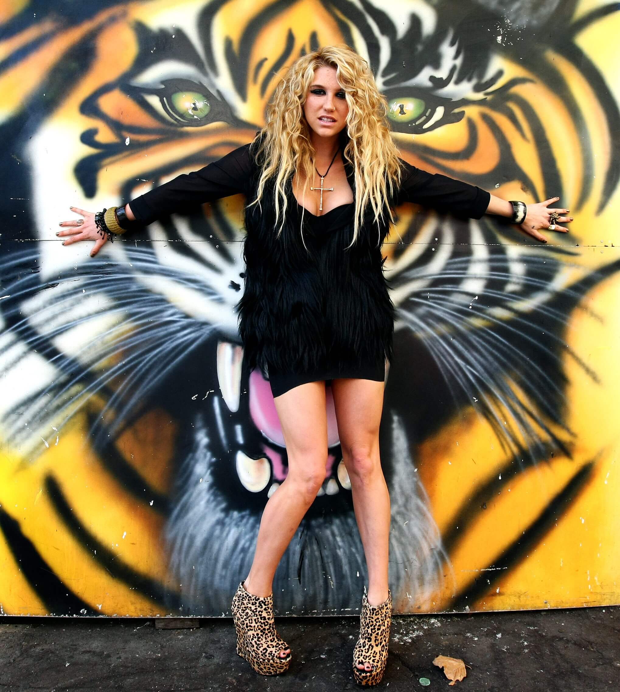 49 Hot Pictures Of Kesha Will Leave You Completely Spellbound | Best Of Comic Books