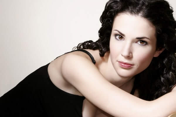 49 Hot Pictures Of Laura Mennell Will Prove That She Is One Of The Sexiest Women Alive | Best Of Comic Books
