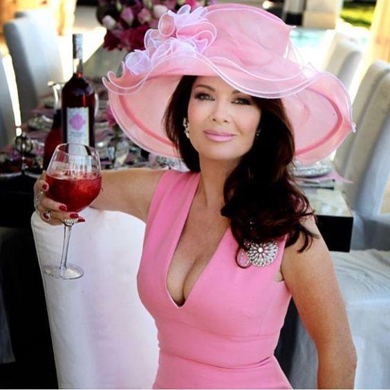 49 Hot Pictures Of Lisa Vanderpump Which Expose Her Curvy Body | Best Of Comic Books