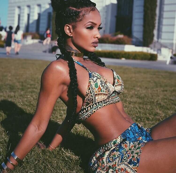 49 Hot Pictures Of Lola Monroe Which Are Just Too Hot To Handle | Best Of Comic Books