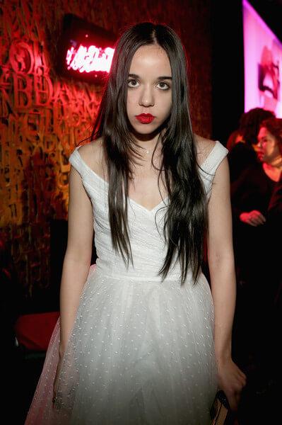 49 Hot Pictures Of Lorelei Linklater Prove She Is The Sexiest Woman On The Planet | Best Of Comic Books
