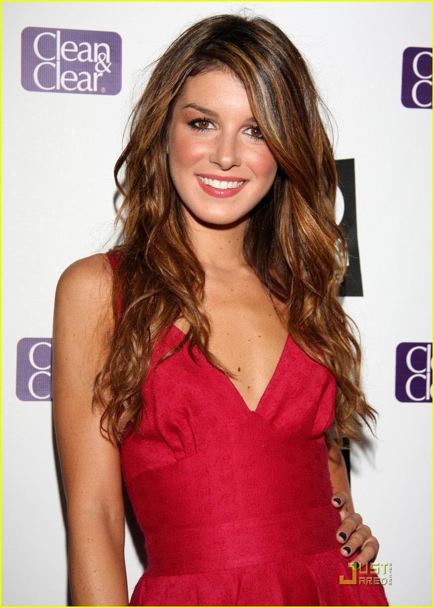 49 Hot Pictures Of Shenae Grimes-Beech Will Hypnotise You With Her Exquisite Body | Best Of Comic Books