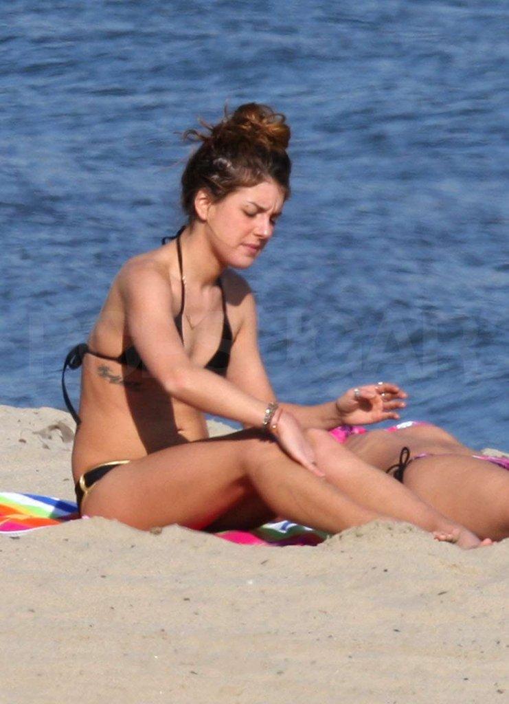 49 Hot Pictures Of Shenae Grimes-Beech Will Hypnotise You With Her Exquisite Body | Best Of Comic Books