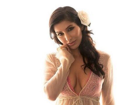 49 Hot Pictures Of Sophie Chaudhary Are Just Heavenly To Watch | Best Of Comic Books