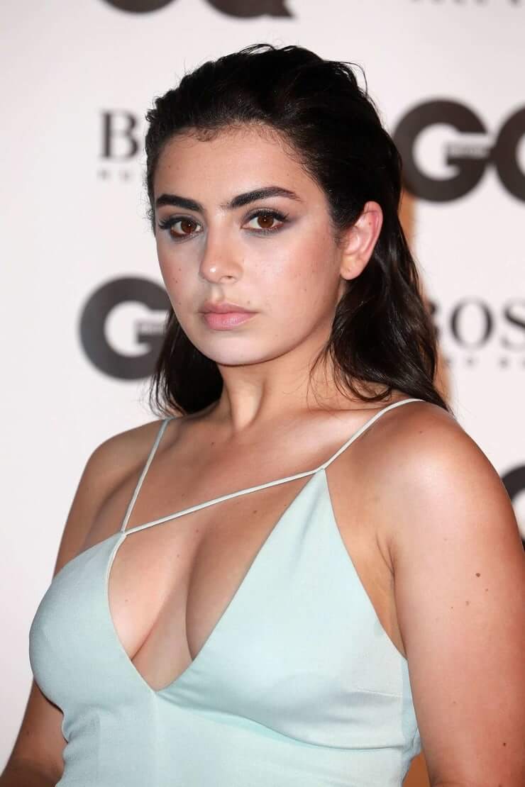 49 Hottest Charli XCX Bikini Pictures Are Really Mesmerising And Beautiful | Best Of Comic Books