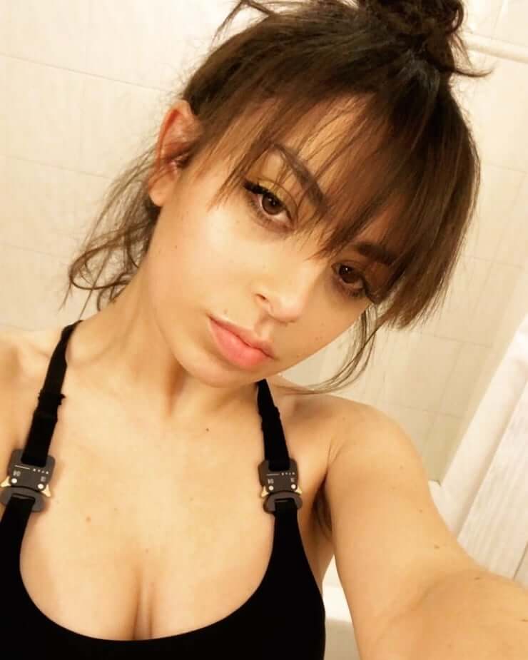 49 Hottest Charli XCX Bikini Pictures Are Really Mesmerising And Beautiful | Best Of Comic Books