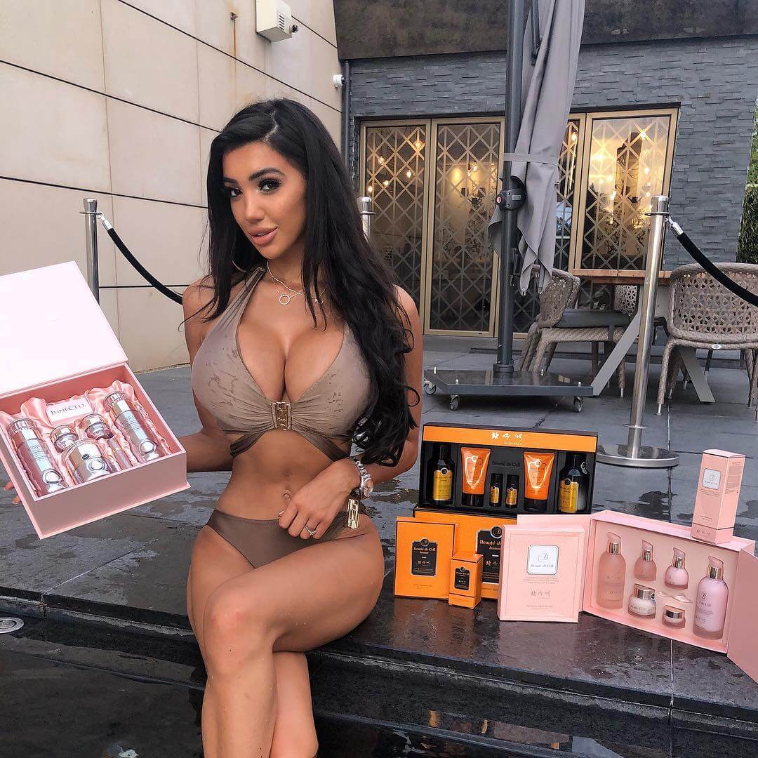 49 Hottest Chloe Khan Bikini Pictures Will Hypnotise You With Her Massive Booty | Best Of Comic Books