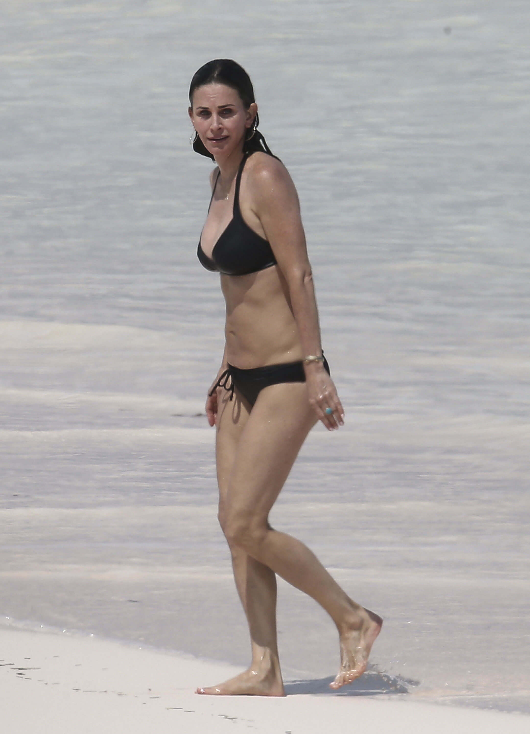 49 Hottest Courteney Cox Bikini Pictures Will Keep You Up At Nights | Best Of Comic Books