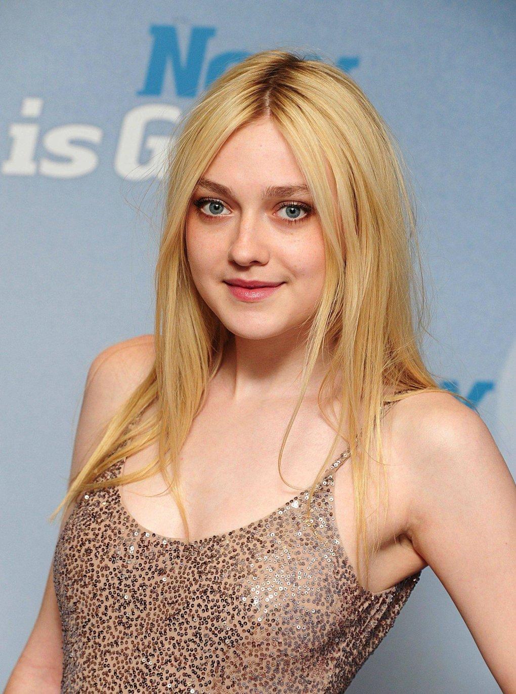 49 Hottest Dakota Fanning Big Butt Pictures Are Amazingly Beautiful | Best Of Comic Books