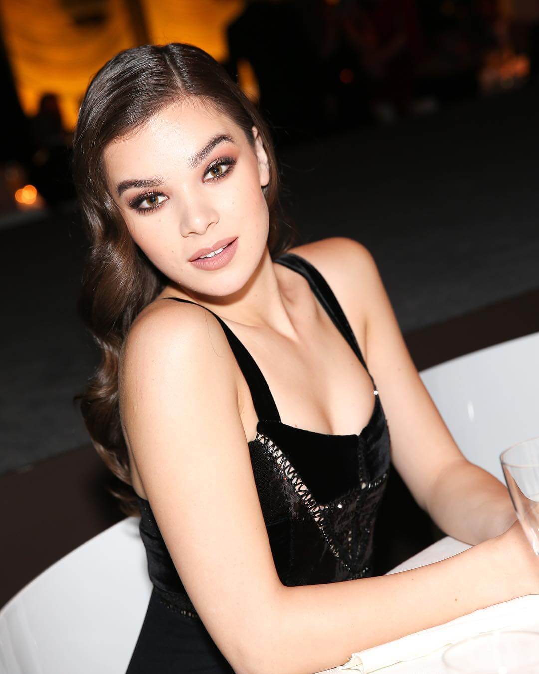 49 Hottest Hailee Steinfeld Big Butt Pictures Are Here To Take Your Breath Away | Best Of Comic Books