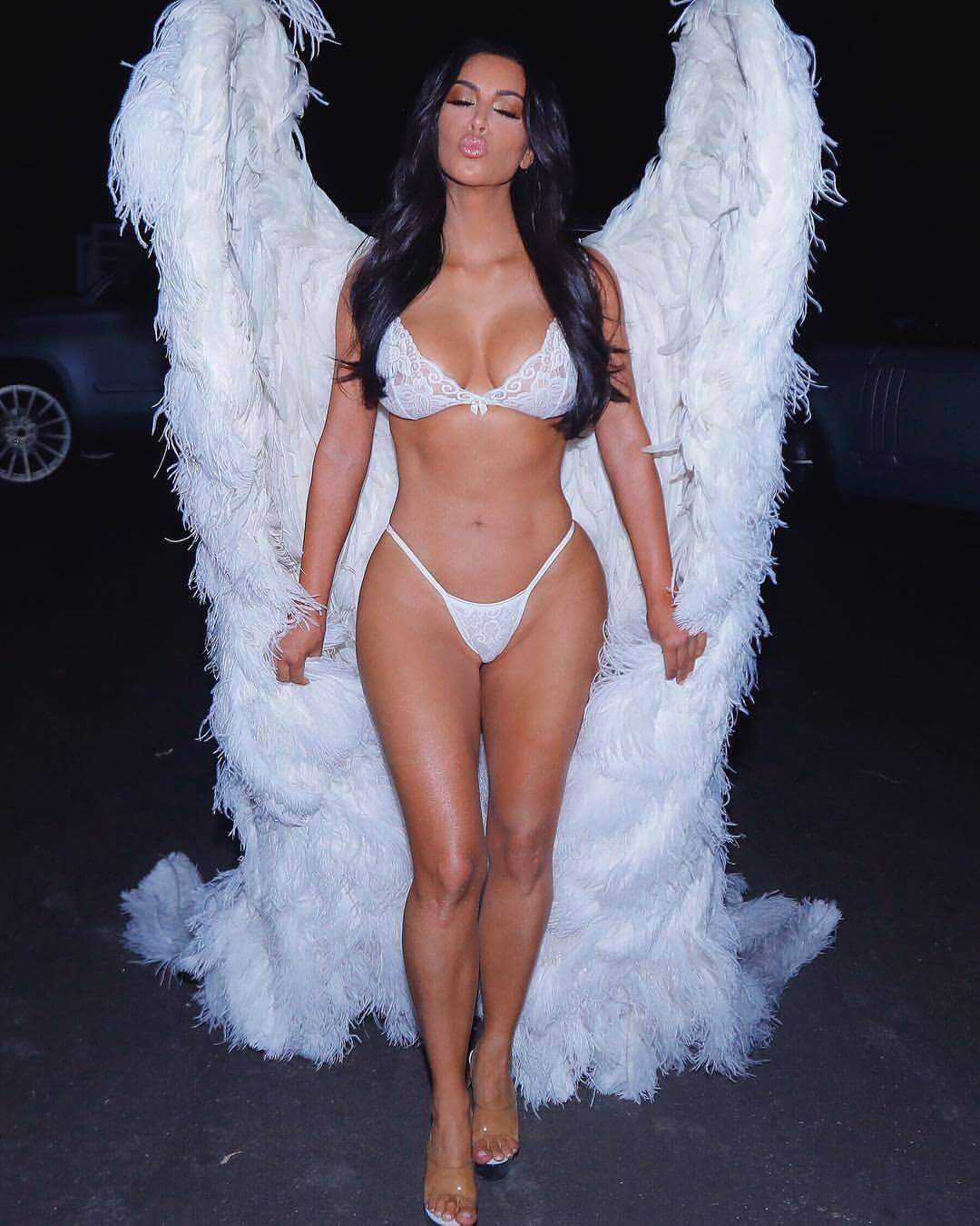 49 Hottest Kim Kardashian Lingerie Pictures Will Make You Drool For Her | Best Of Comic Books