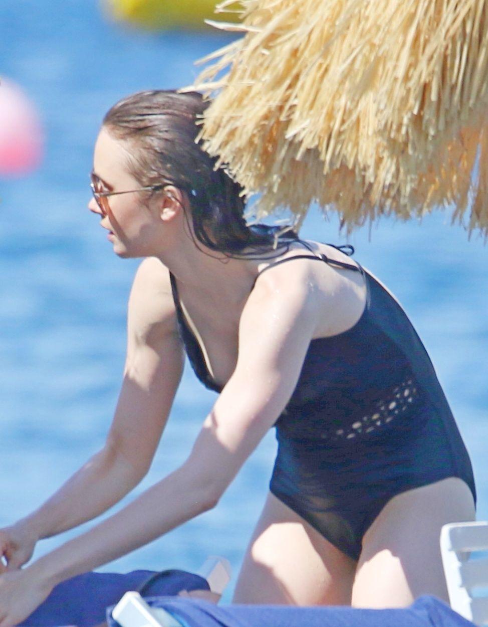 49 Hottest Lily Collins Bikini Pictures Will Make You Her Biggest Fan | Best Of Comic Books