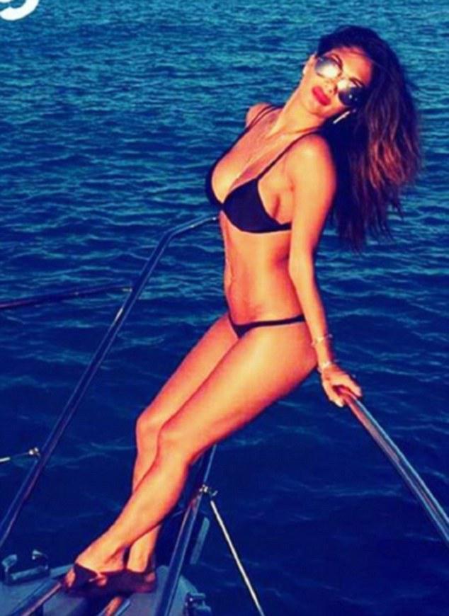 49 Hottest Nicole Scherzinger Bikini Pictures Reveal Her Curvy Butt | Best Of Comic Books