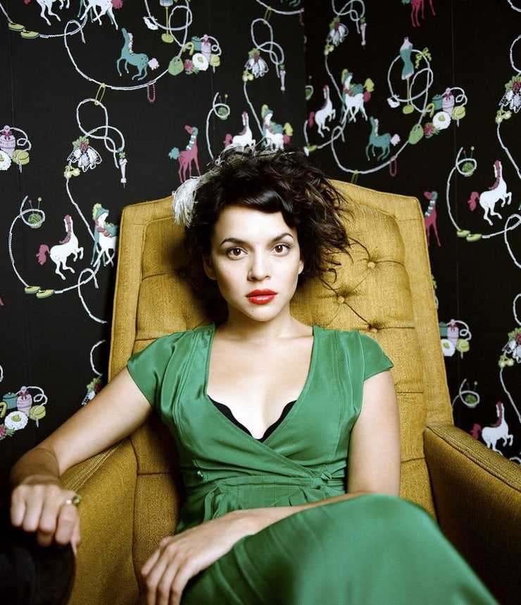Hottest Norah Jones Bikini Pictures Are Genuinely Spellbinding And