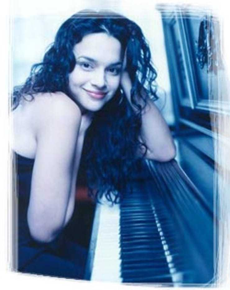 Hottest Norah Jones Bikini Pictures Are Genuinely Spellbinding And