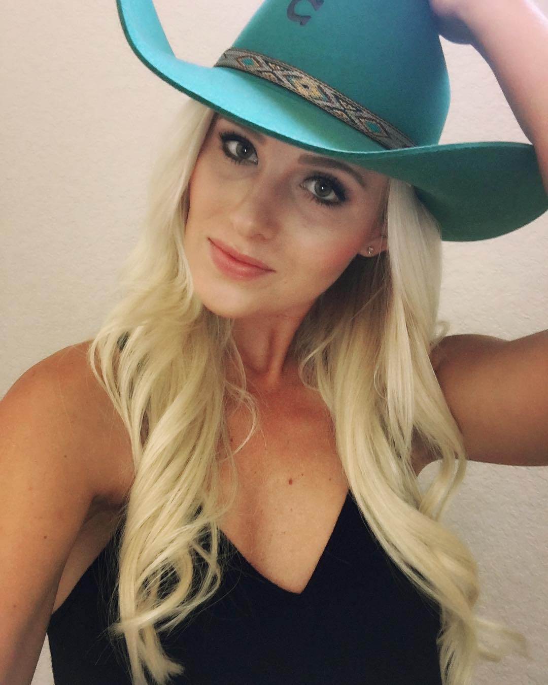 49 Hottest Tomi Lahren Big Butt Pictures Are Going To Make You Want Her Badly | Best Of Comic Books