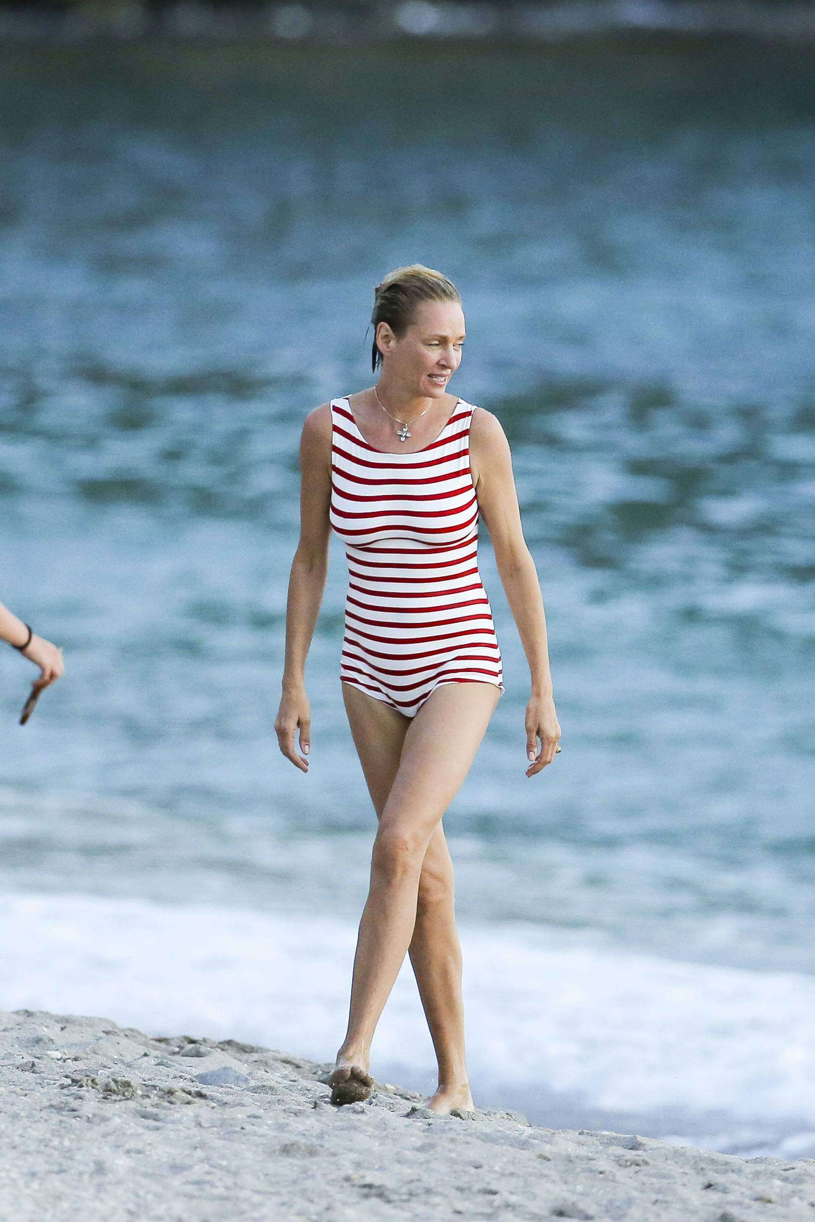 49 Hottest Uma Thurman Bikini Pictures Are Absolutely Mouth Watering The Viraler 6283