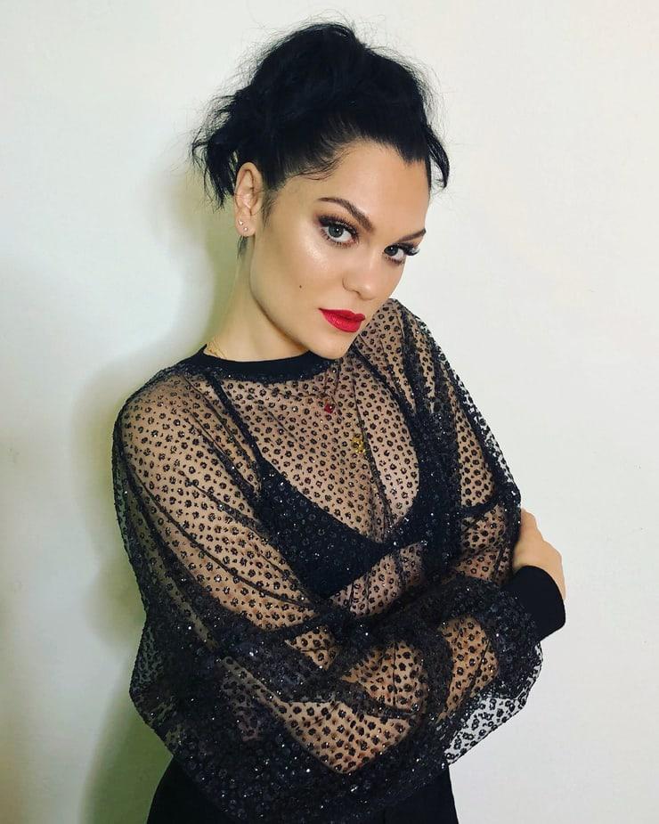 49 Jessie J Nude Pictures Brings Together Style Sassiness And Sexiness The Viraler