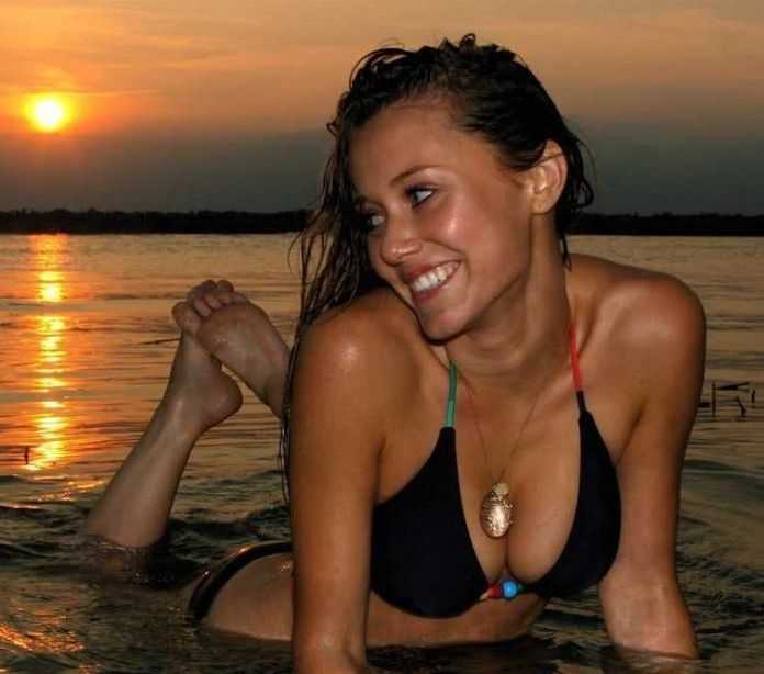 49 Julianna Guill Nude Pictures Are Hard To Not Notice Her Beauty | Best Of Comic Books