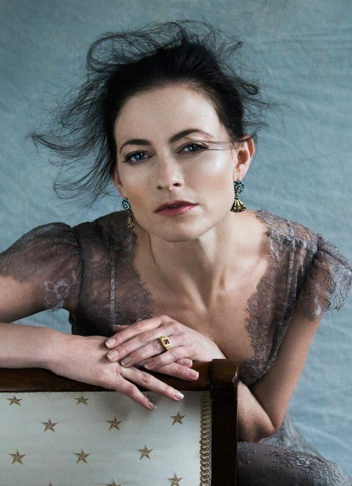 49 Lara Pulver Nude Pictures Will Make You Crave For More | Best Of Comic Books