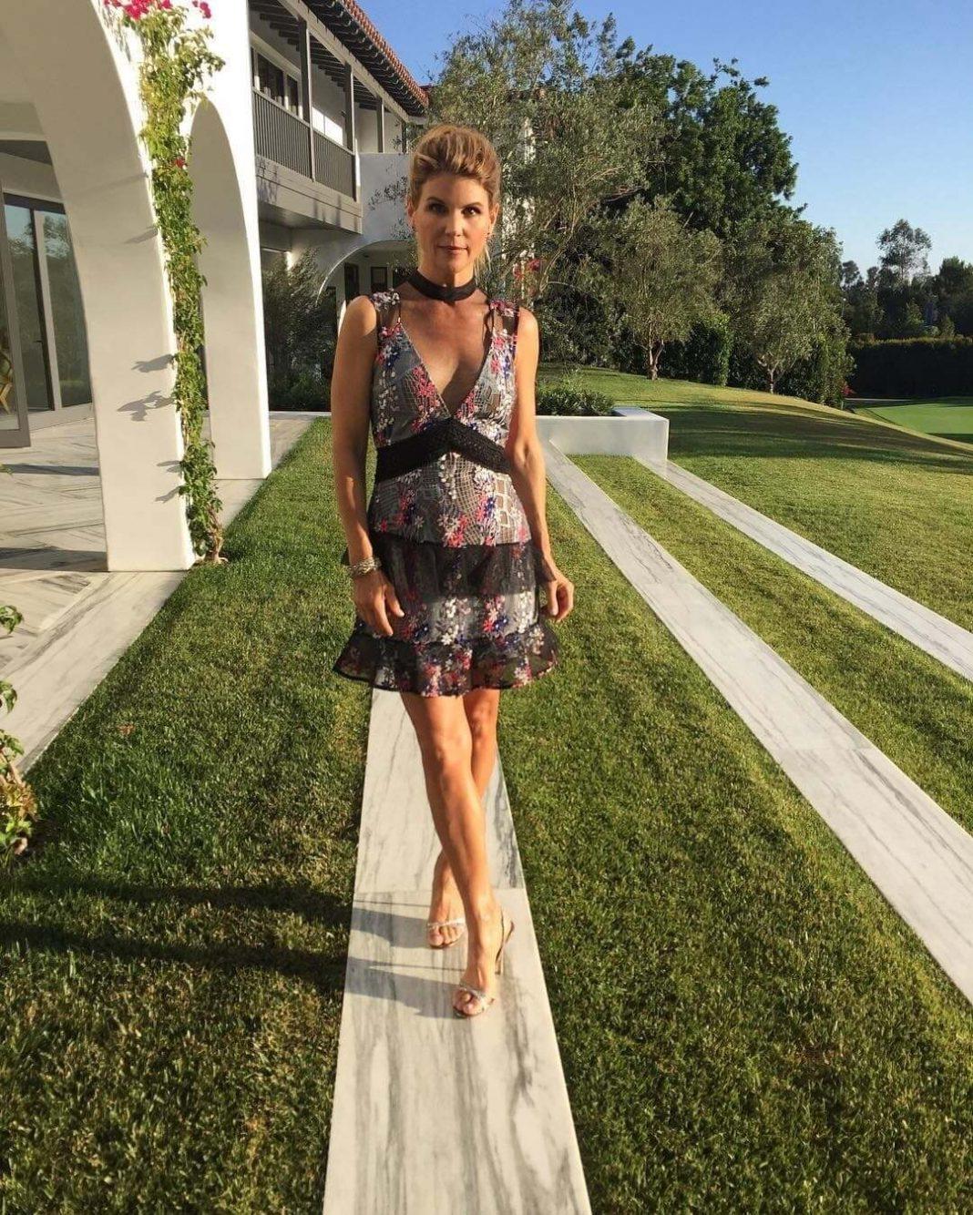 49 Lori Loughlin Nude Pictures Uncover Her Attractive Physique | Best Of Comic Books