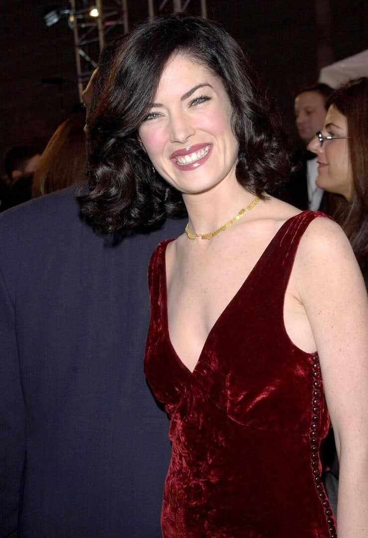 49 Nude Pictures Of Lara Flynn Boyle Which Are Incredibly Bewitching