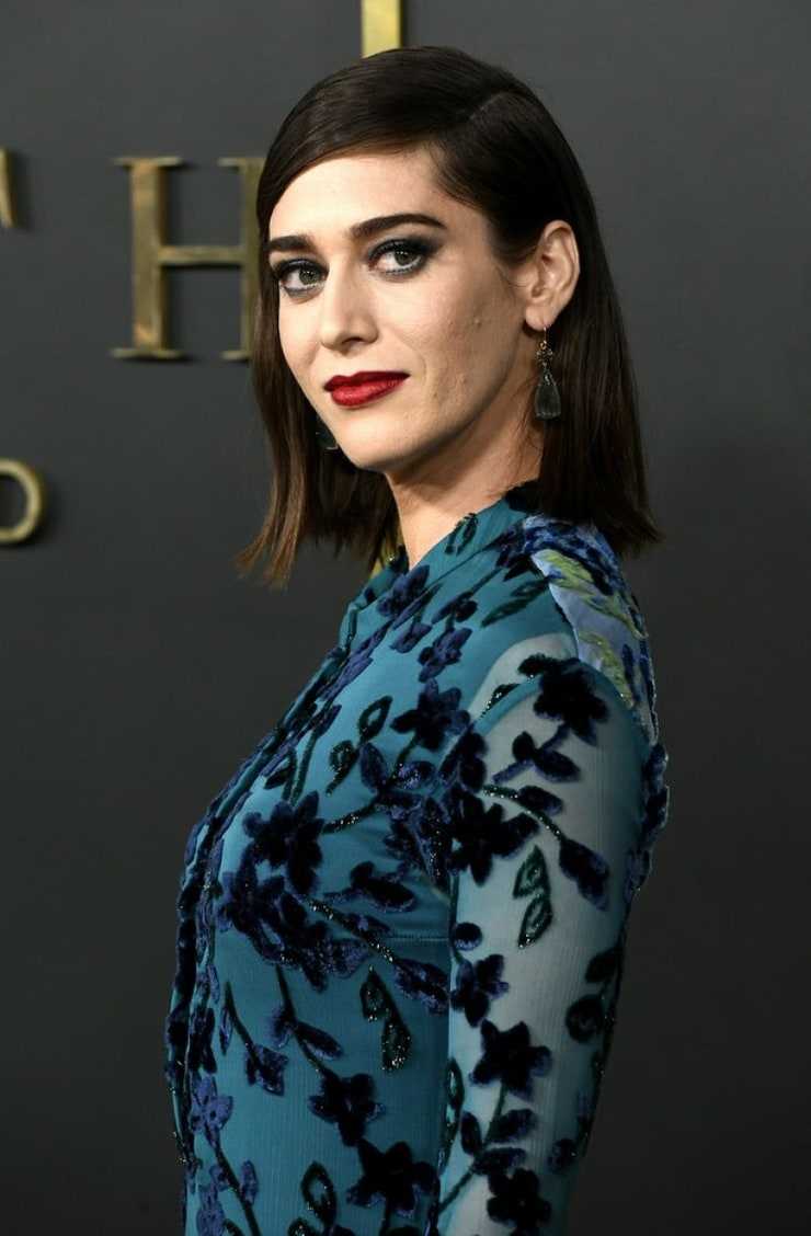 49 Nude Pictures Of Lizzy Caplan Are Embodiment Of Hotness | Best Of Comic Books