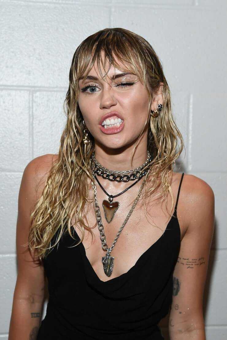 49 Nude Pictures Of Miley Cyrus Are Splendidly Splendiferous | Best Of Comic Books