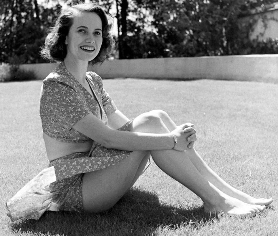 49 Nude Pictures Of Teresa Wright Are A Genuine Exemplification Of Excellence