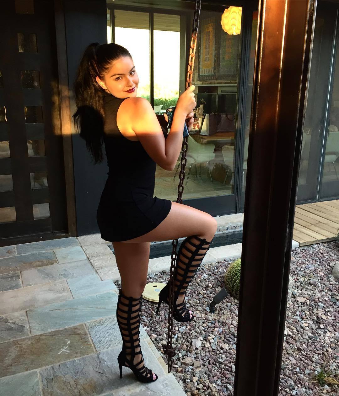 49 Sexiest Ariel Winter’s Feet Pictures Prove That She Has Hottest Legs | Best Of Comic Books